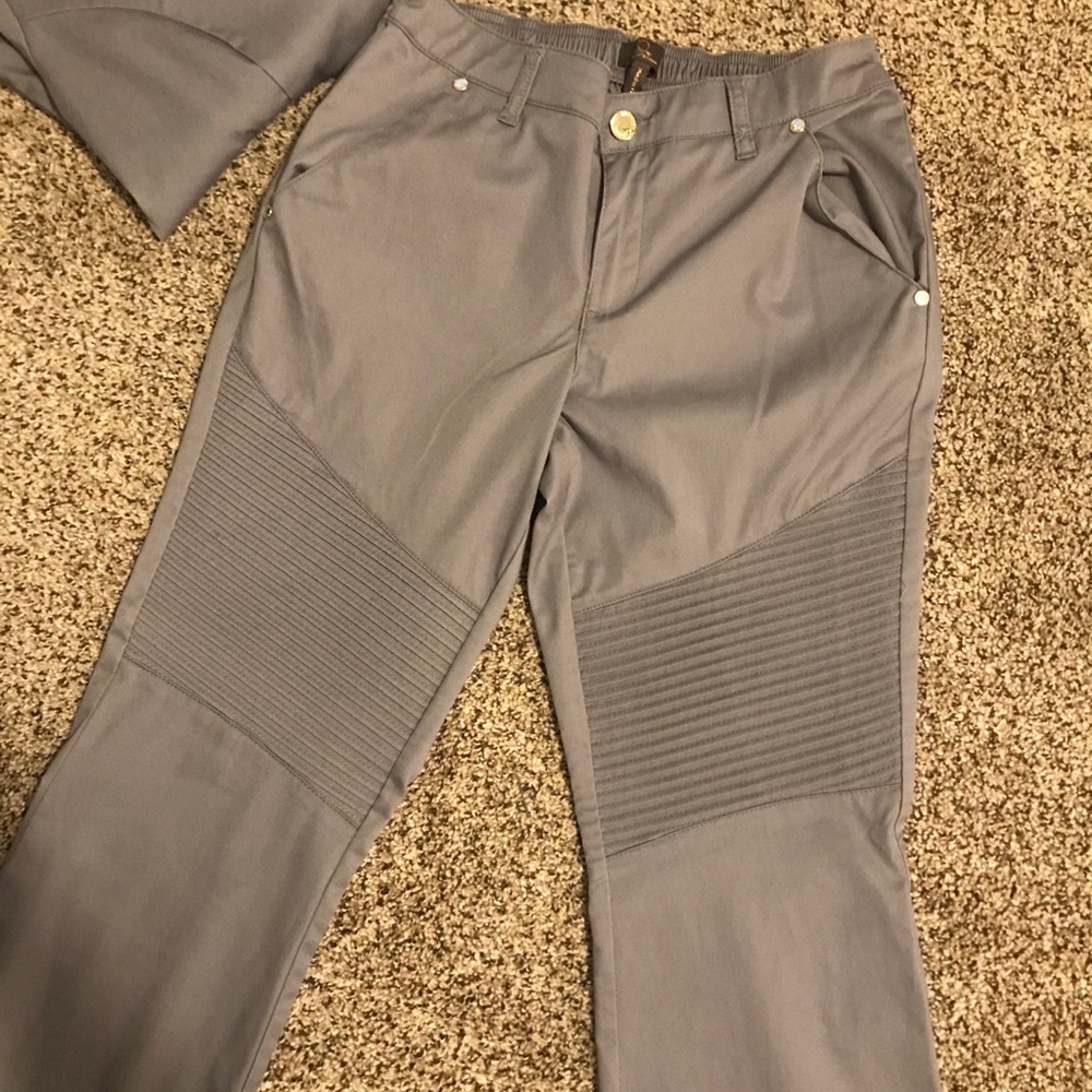 Grey Jaanuu scrubs